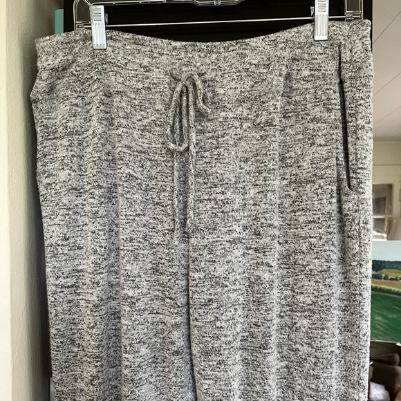 Gray Lounge Set - Picture 14 of 15